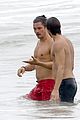 orlando bloom goes shirtless in malibu for labor day weekend 04