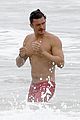 orlando bloom goes shirtless in malibu for labor day weekend 06
