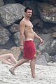 orlando bloom goes shirtless in malibu for labor day weekend 08