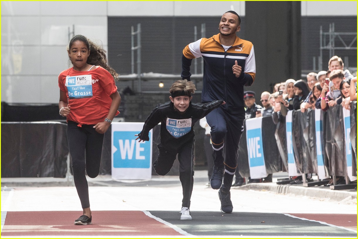 Kelly Clarkson & Vanessa Hudgens Inspire Youth at WE Day 2017: Photo