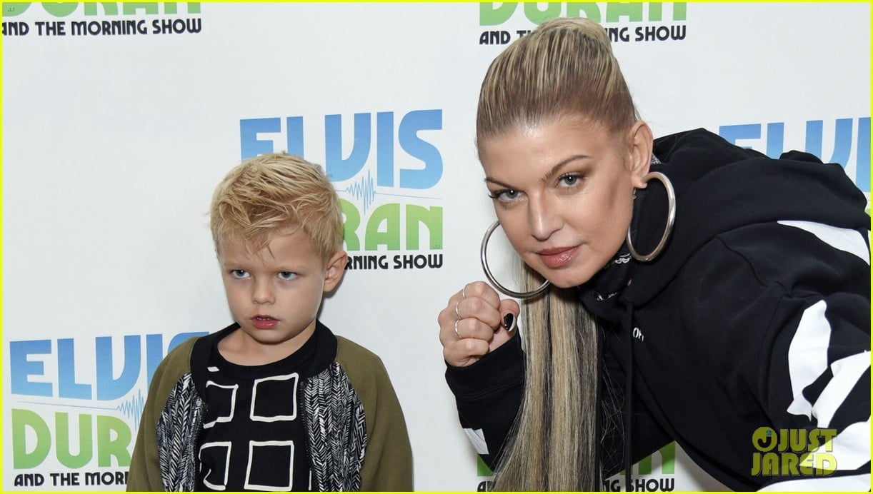 Fergie Brings Son Axl to Promote 'Double Dutchess'! Photo 3964044(01)