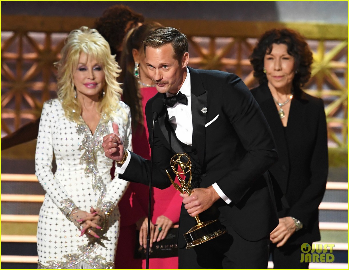 9 to 5's Dolly Parton, Jane Fonda, & Lily Tomlin Reunite at Emmys 2017