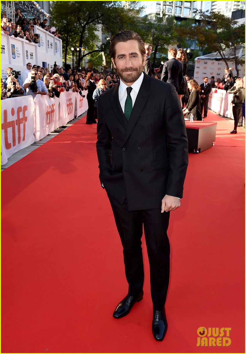 Photo: jake gyllenhaal and tatiana maslany premiere stronger at tiff 10