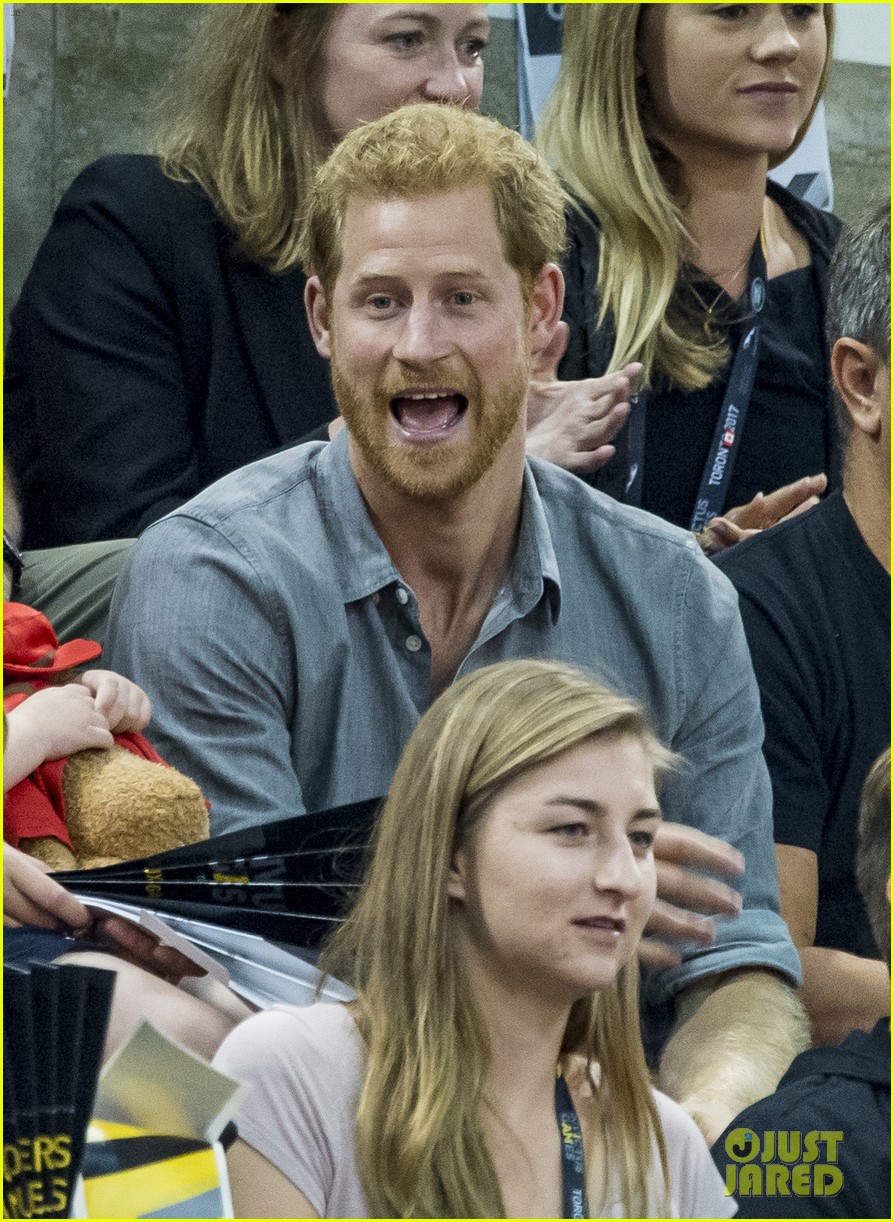 Prince Harry Makes Funny Faces for a Toddler at the Invictus Games!: Photo  3965508 | Prince Harry Pictures | Just Jared