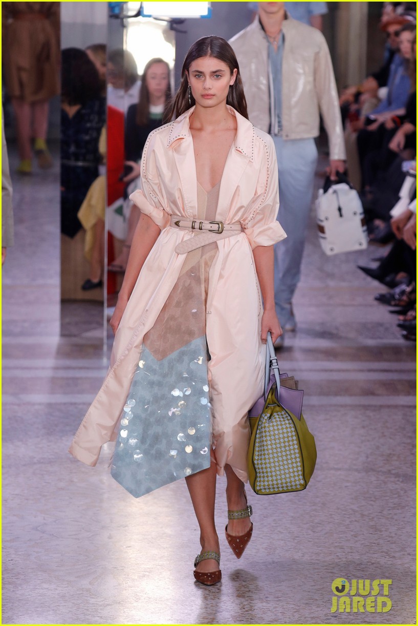 Emily Ratajkowski, Kendall Jenner, Gigi Hadid & More Walk in Bottega