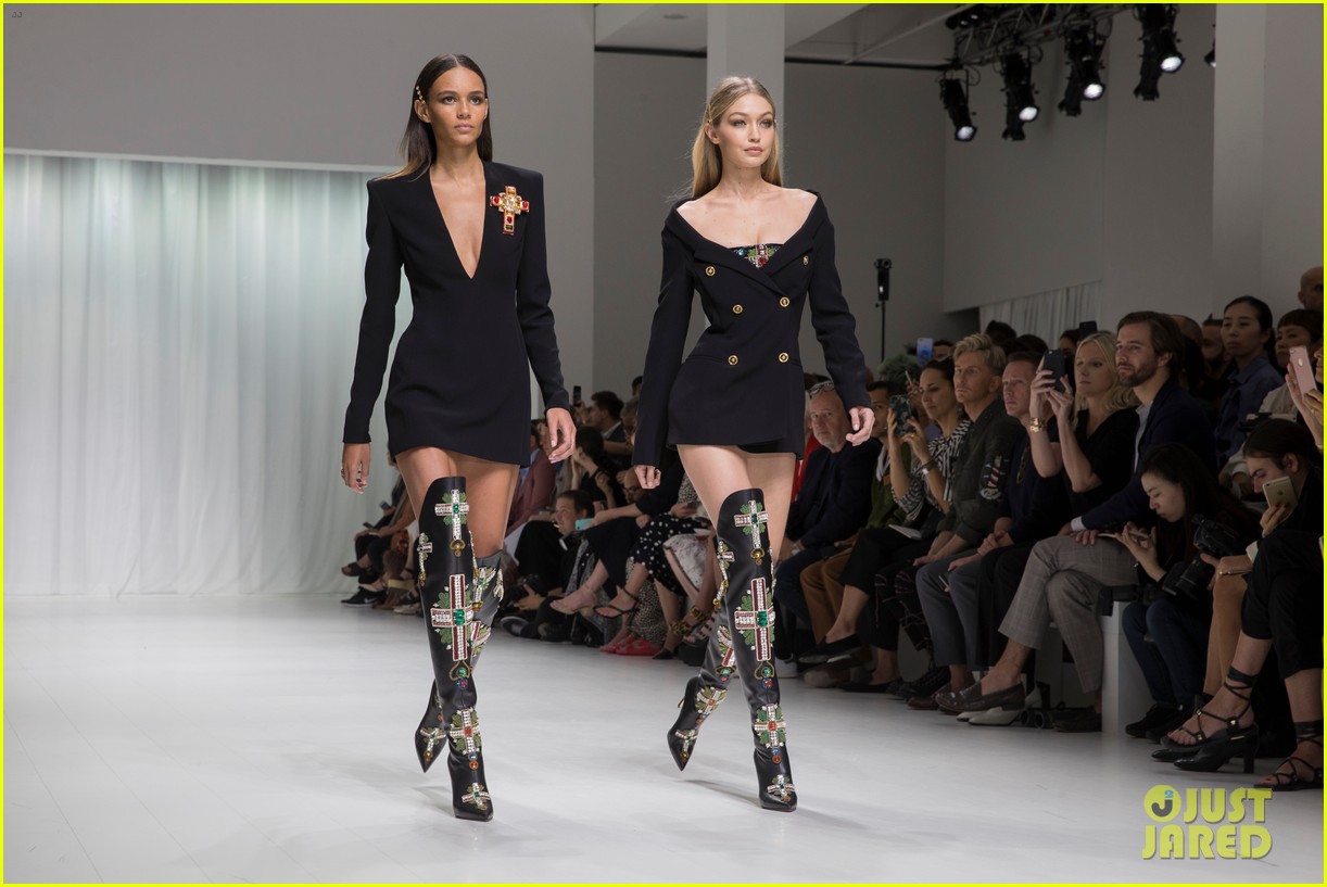 Kendall Jenner, Gigi Hadid, & More Join New Age of Models in Versace's  Milan Show: Photo 3962654, Bella Hadid, Candice Swanepoel, Doutzen Kroes,  Fashion, Gigi Hadid, Kaia Gerber, Kendall Jenner Photos