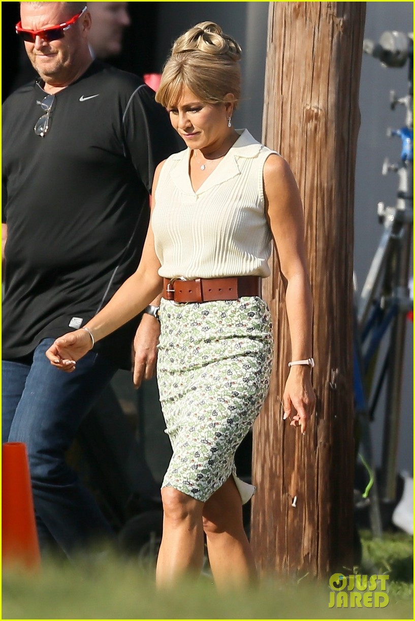 Jennifer Aniston Sports a Skirt on the Set of 'Dumplin'!: PH๏τo 3962083 | Jennifer  Aniston PH๏τos | Just Jared: Entertainment News