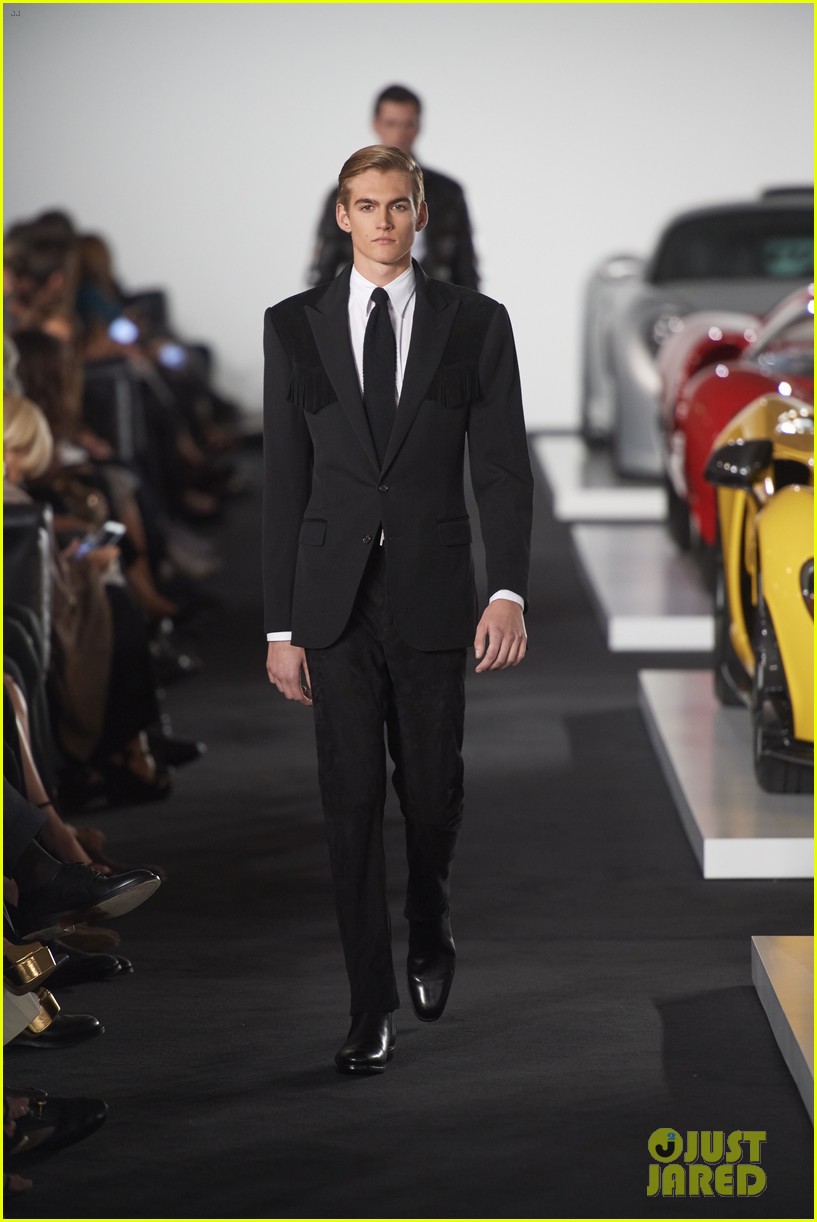 Kendall Jenner & Bella Hadid Strut Their Stuff for Ralph Lauren Show