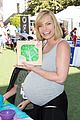 jaime pressly baby bump pregnant with twins 02