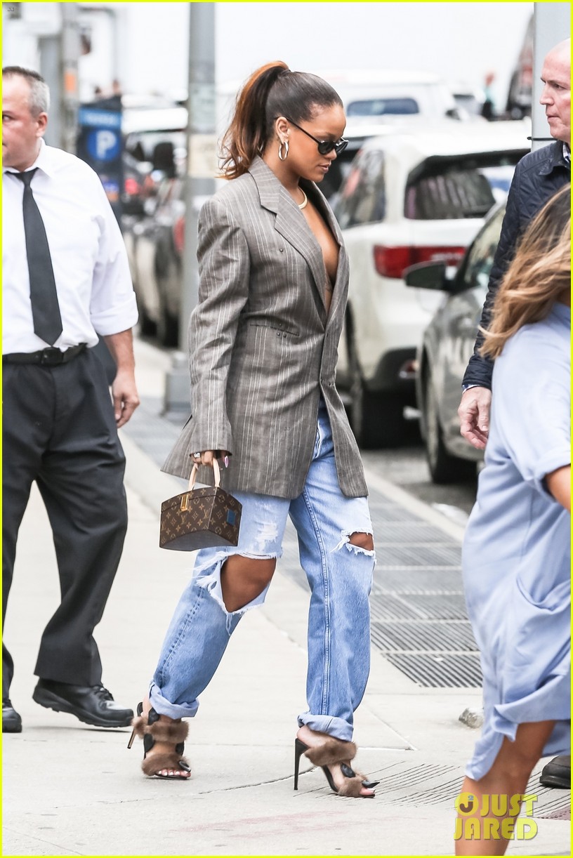 Rihanna Steps Out in Style in New York City Photo 3953985 Rihanna