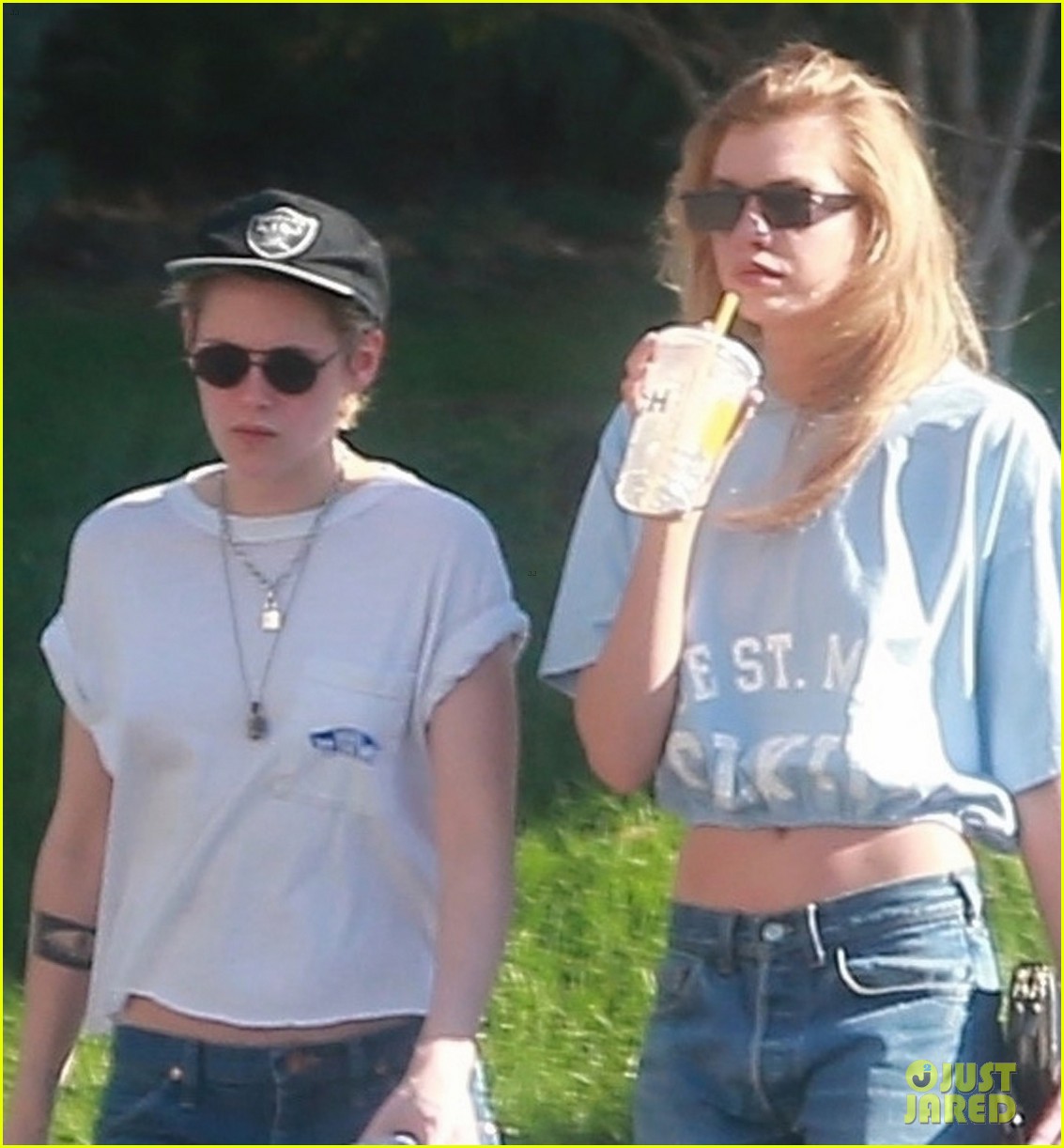 Kristen Stewart & Stella Maxwell Go on a Sunday Brunch Date: Photo