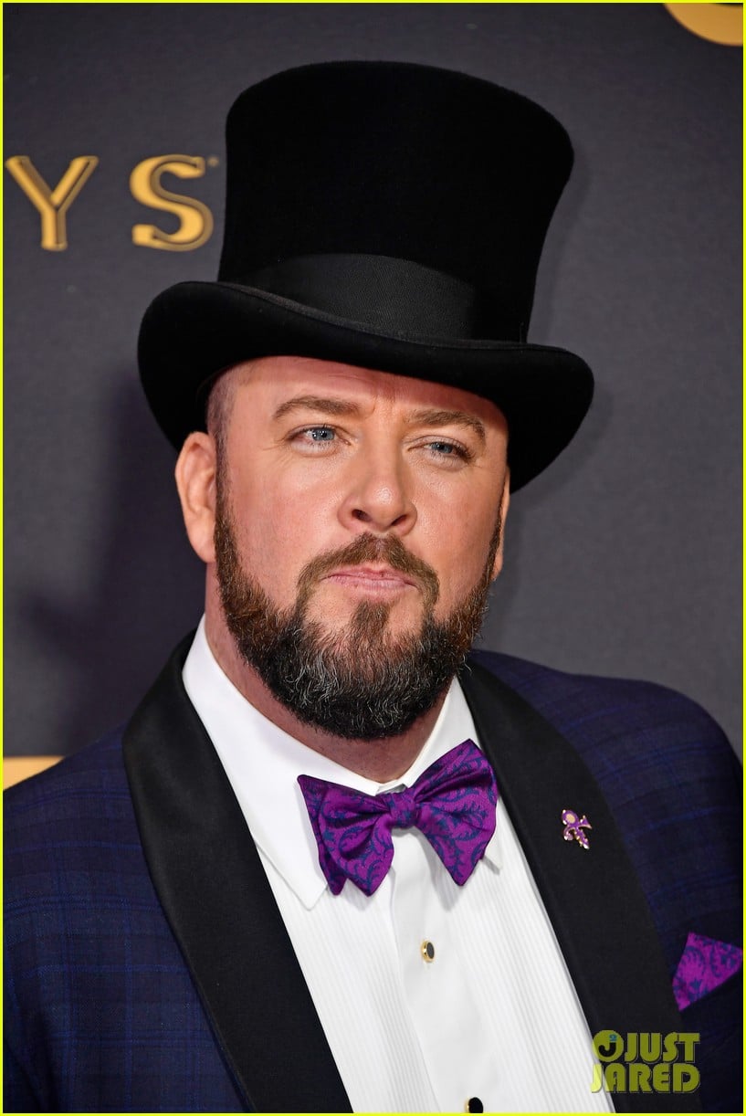 Chrissy Metz, Justin Hartley & 'This Is Us' Cast Hit Emmys 2017 Red