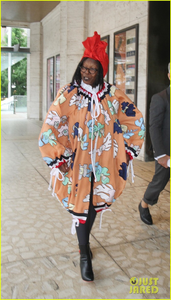 Whoopi Goldberg Turns Heads in High Fashion While Honoring Thom Browne ...