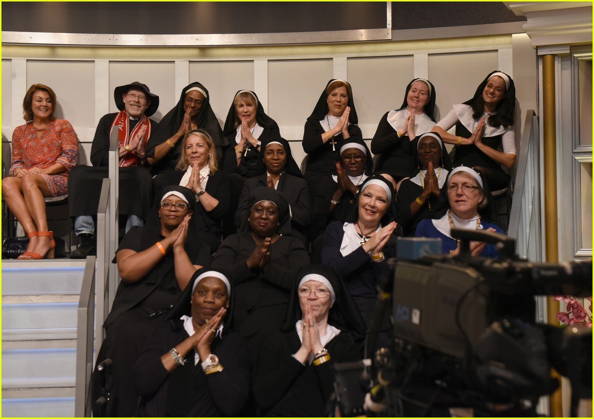 Whoopi Goldberg & 'Sister Act' Cast Reunite for 25th Anniversary(02)