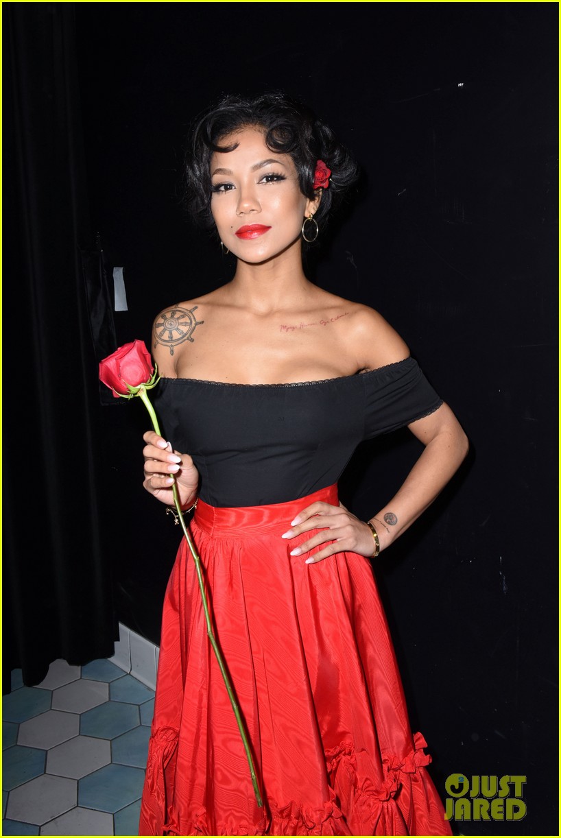 Jessica Alba Dresses as Juno for Kelly Rowland's Costume Couture Party