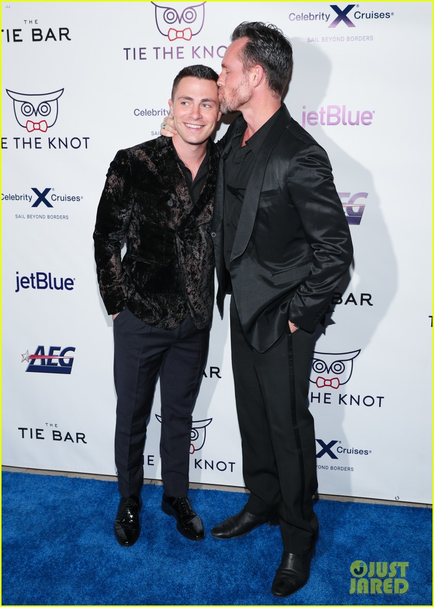 Photo: jesse tyler ferguson gets support from sofia vergara joe