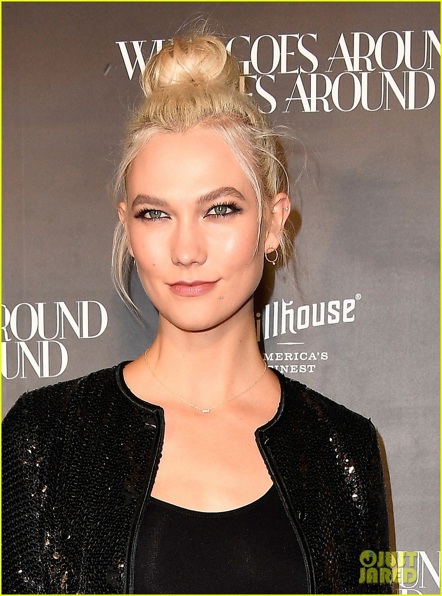 Kendall Jenner & Kourtney Kardashian Enjoy a Sisters Night Out in