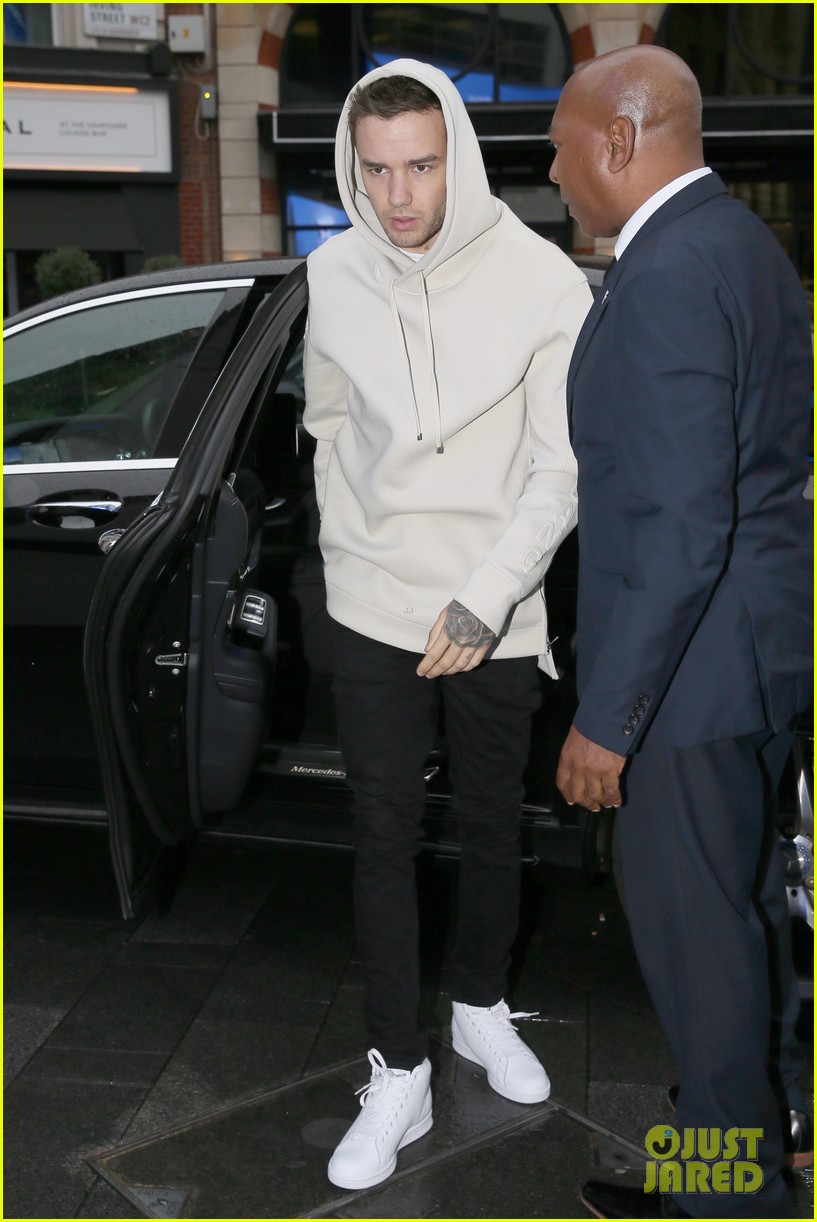 Liam Payne Debuts 'Bedroom Floor' Lyrics On Instagram Stories Photo