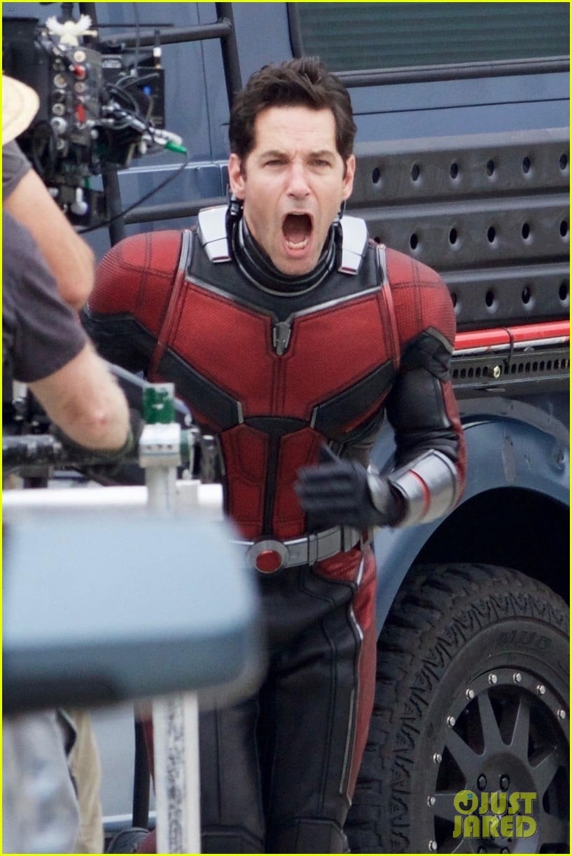 Paul Rudd Runs in Costume on the Set of 'Ant-Man and The Wasp' - First ...
