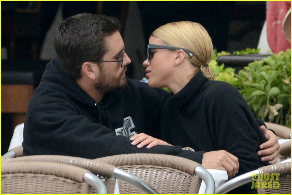 Sofia Richie & Scott Disick Kiss During Romantic Date in Venice! Photo