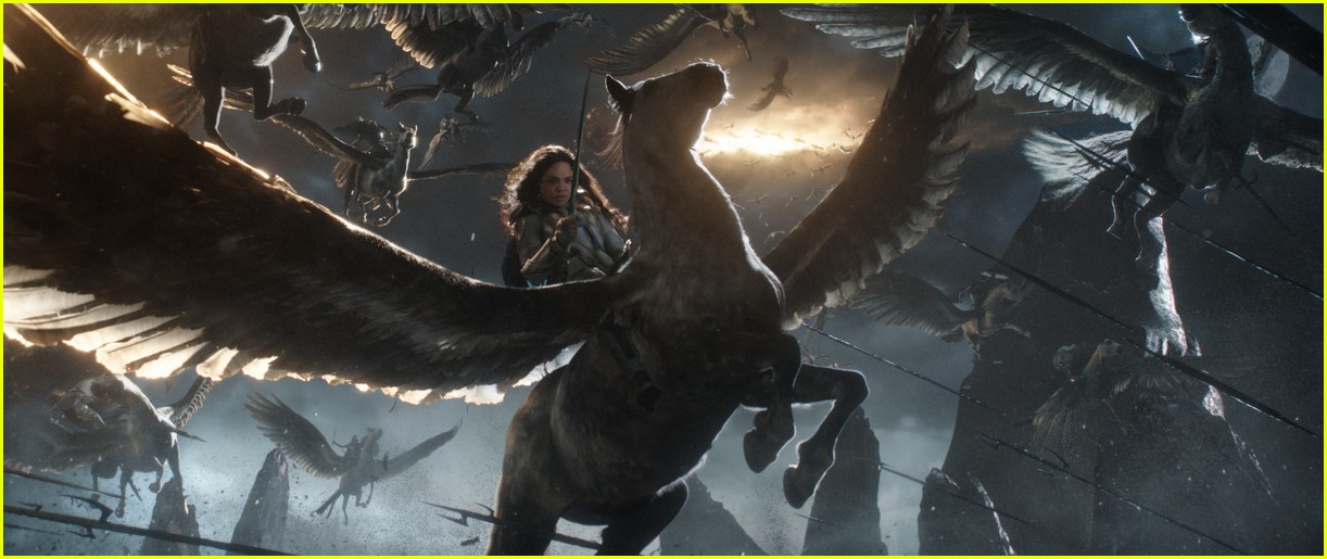 New 'Thor Ragnarok' Pics Released, Including Shirtless Chris Hemsworth