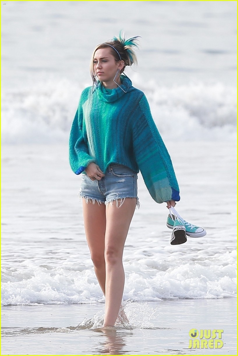 miley cyrus looks beautiful in blue during venice beach shoot 083988786