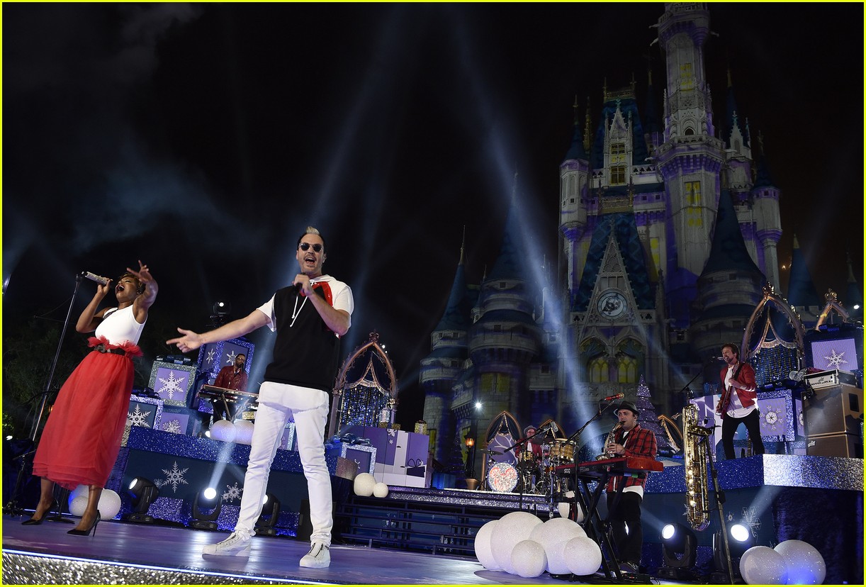 'Disney's Magical Holiday Celebration' 2017 Performers Lineup Full