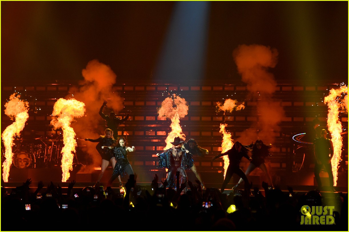 Lady Gaga Resumes World Tour After Hiatus: Photo 3982618 | Lady Gaga