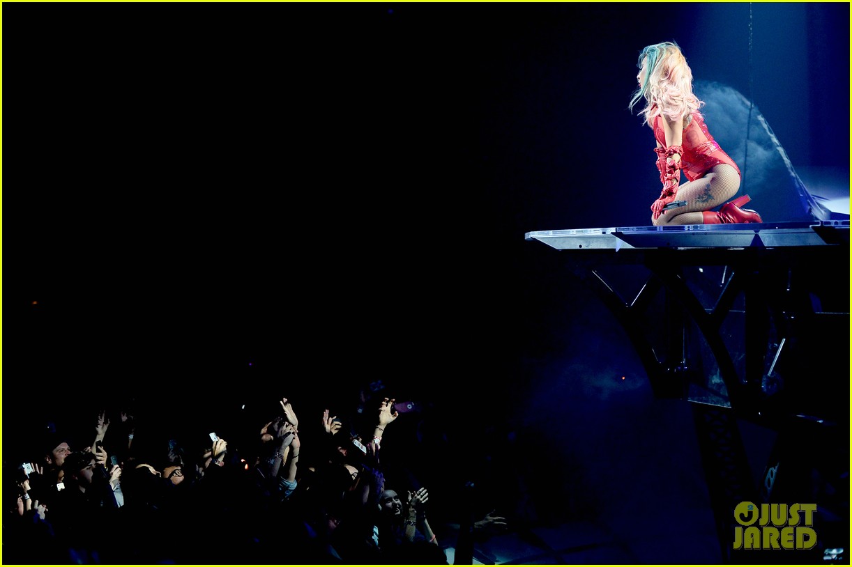 Lady Gaga Resumes World Tour After Hiatus: Photo 3982634 | Lady Gaga