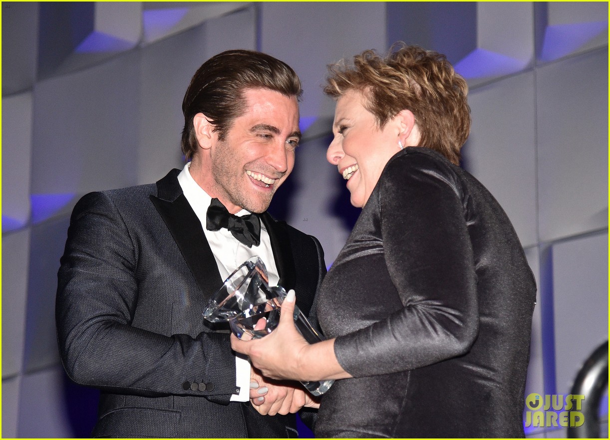 Jake Gyllenhaal Set To Play Art Critic In Netflix Film! Photo