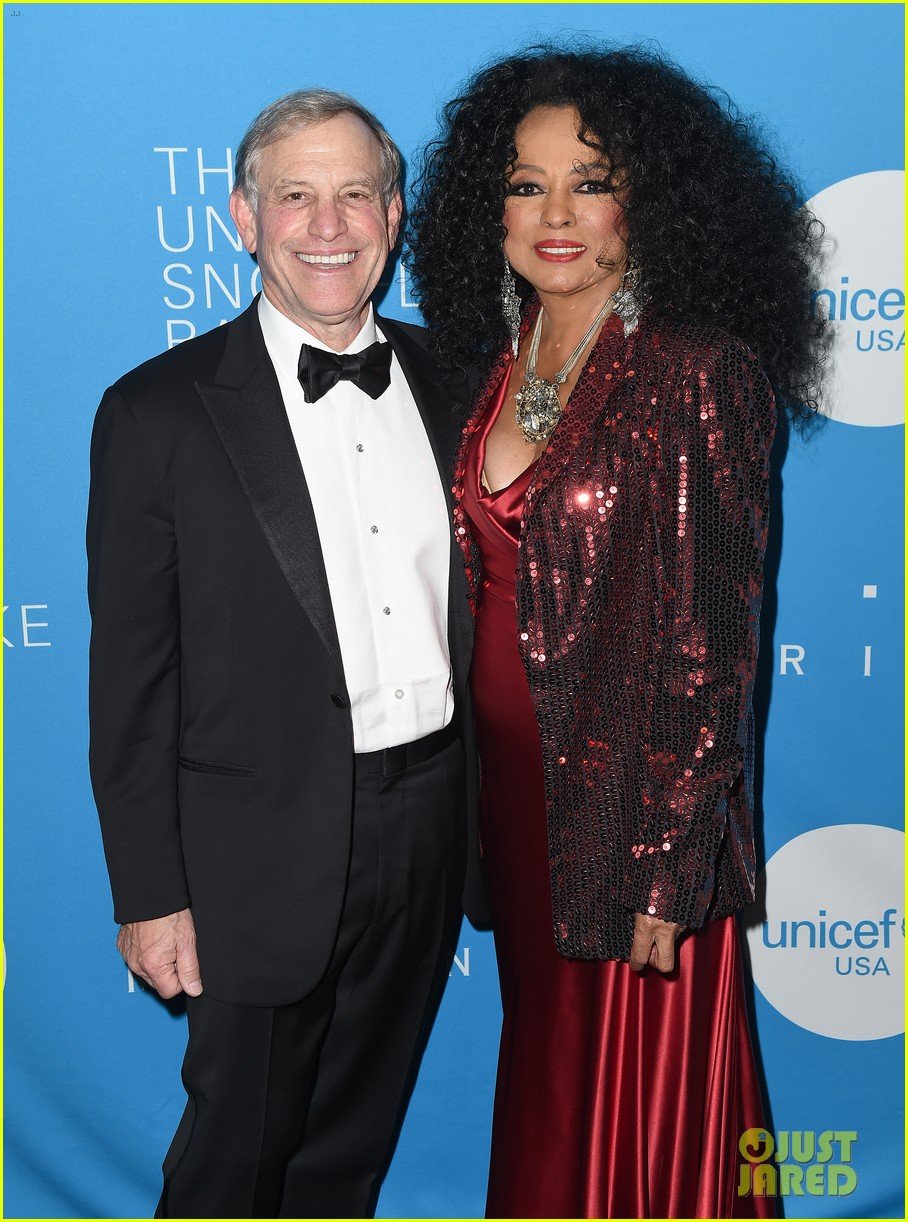 Jake Gyllenhaal Set To Play Art Critic In Netflix Film! Photo