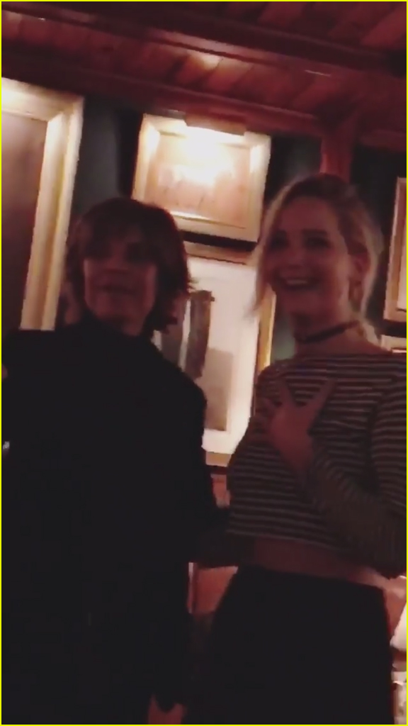 Jennifer Lawrence Freaks Out While Meeting 'RHOBH' Star Lisa Rinna(01)