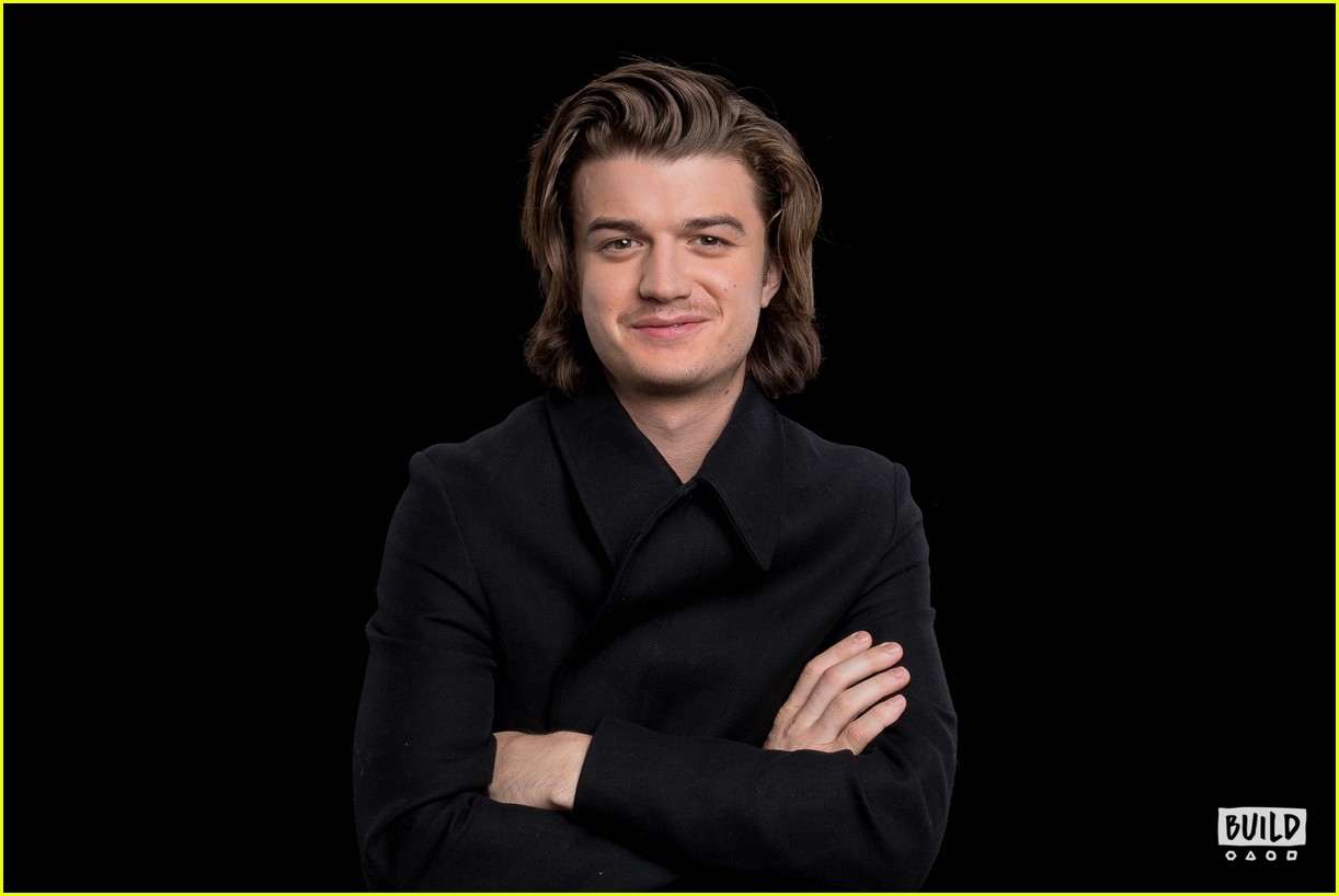 joe-keery-reveals-what-he-learned-from-his-young-stranger-things-co