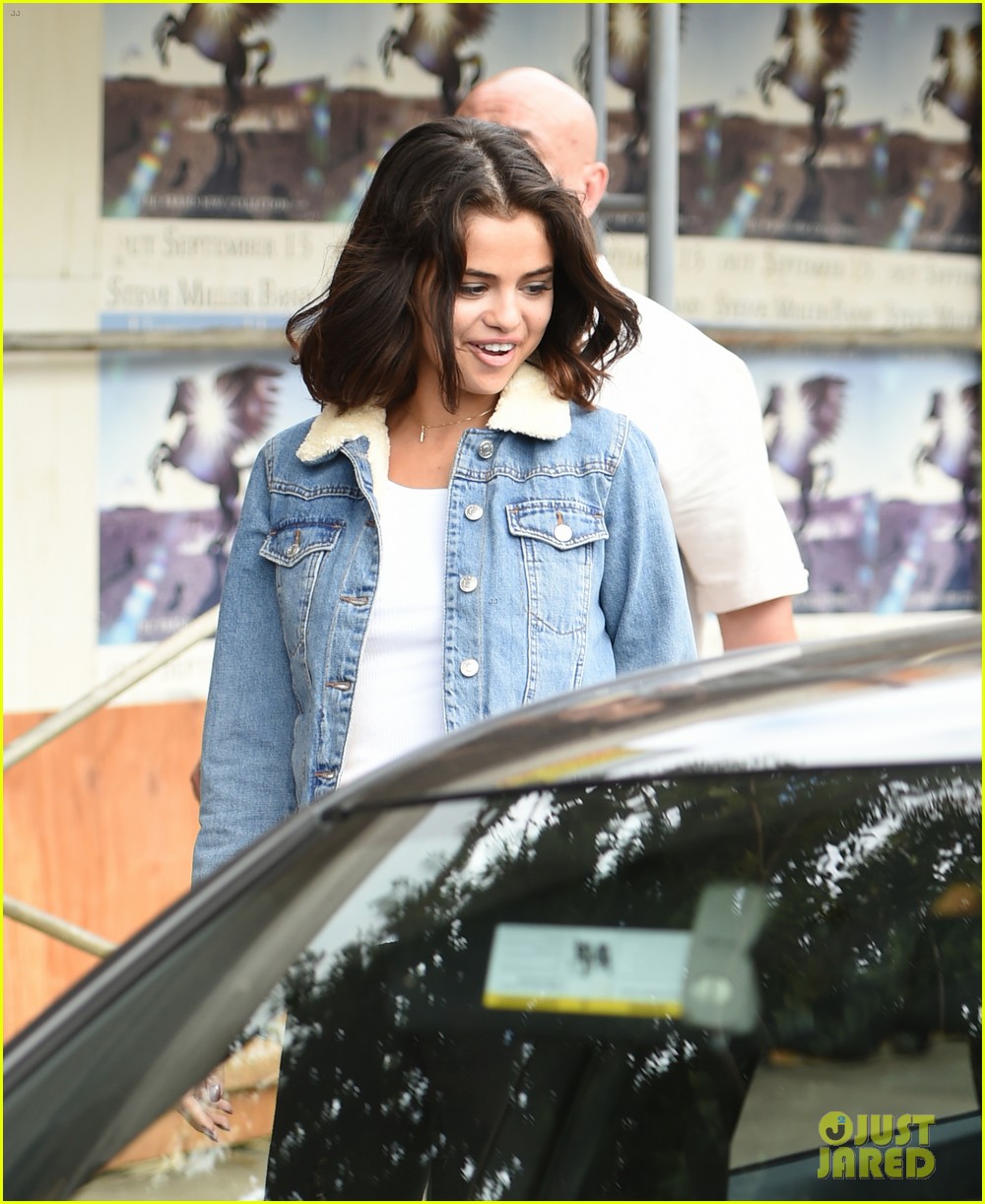 Selena Gomez Is in a Great Mood While Grabbing a Juice After Hanging