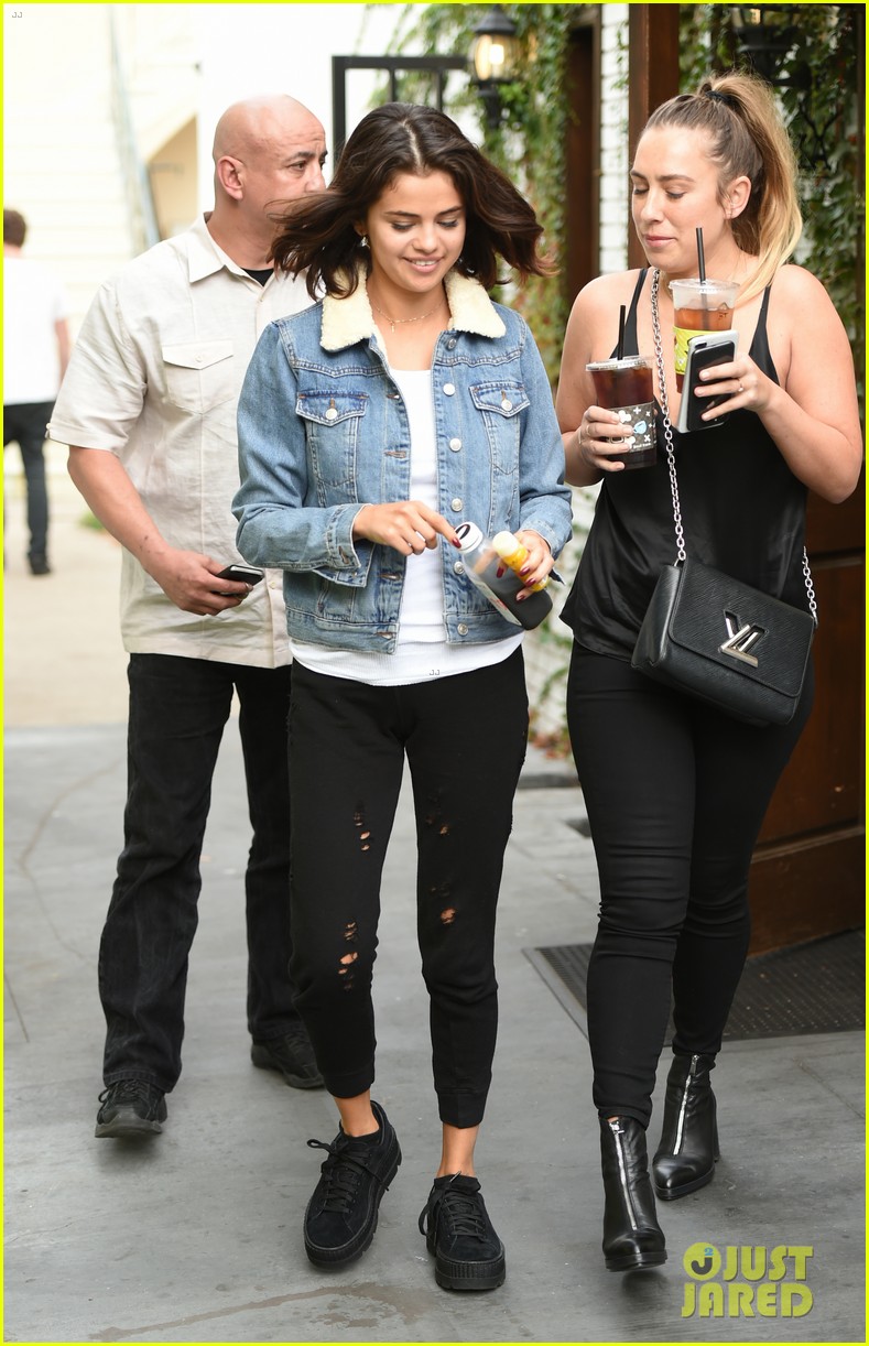 Selena Gomez Is in a Great Mood While Grabbing a Juice After Hanging