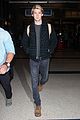joe alwyn lands in los angeles in time for new years day 01