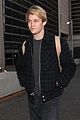 joe alwyn lands in los angeles in time for new years day 02