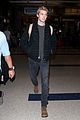 joe alwyn lands in los angeles in time for new years day 25