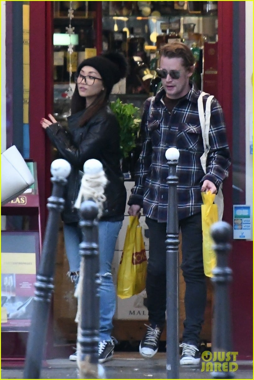 Macaulay Culkin & Girlfriend Brenda Song Go Grocery Shopping in Paris