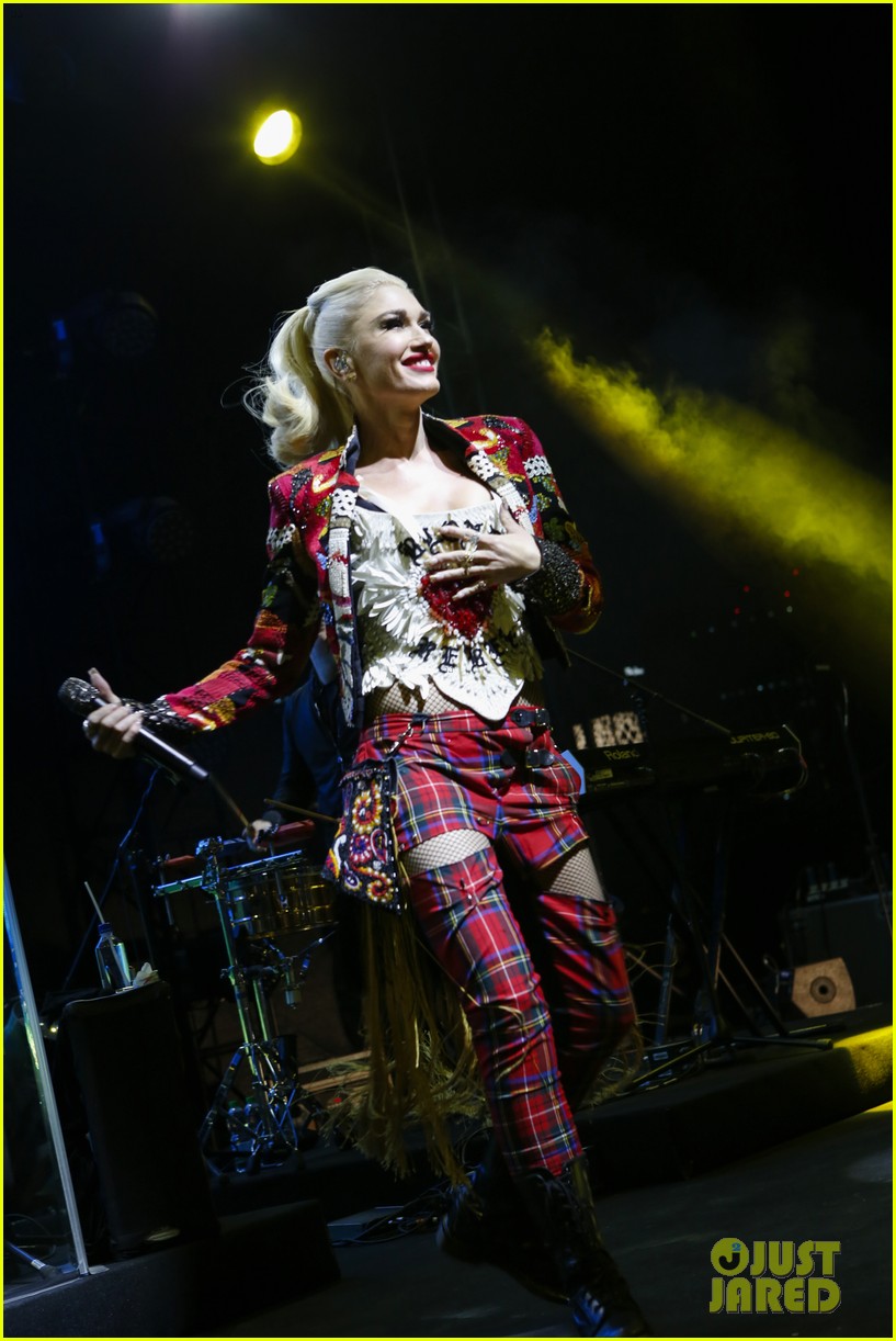 Gwen Stefani Brings the Holiday Spirit to Dubai! : Photo 3996954 | Gwen