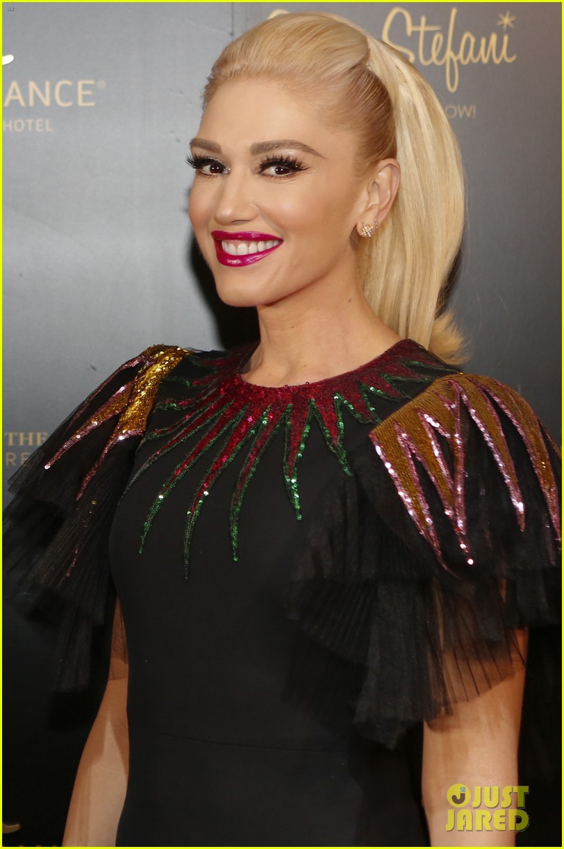 Gwen Stefani Brings the Holiday Spirit to Dubai! : Photo 3996956 | Gwen