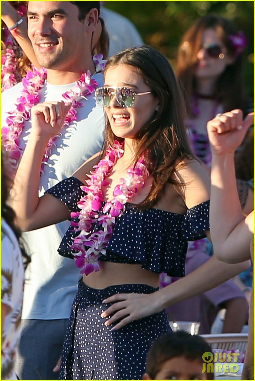 Hailee Steinfeld Stars in 'Bumblebee' See the First Pic From the