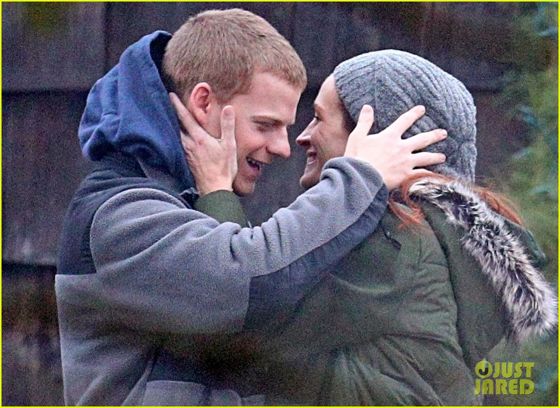Julia Roberts & Lucas Hedges Kick Off Filming on 'Ben Is Back' Photo