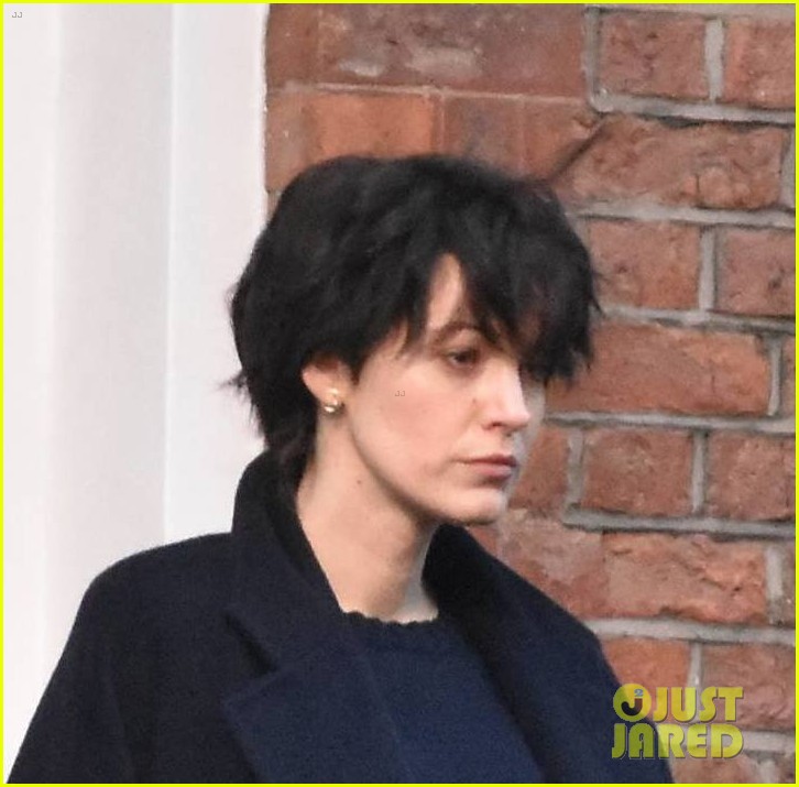 Blake Lively Looks So Different in Short, Dark Haired Wig on Set!: Photo  3996132 | Blake Lively Pictures | Just Jared