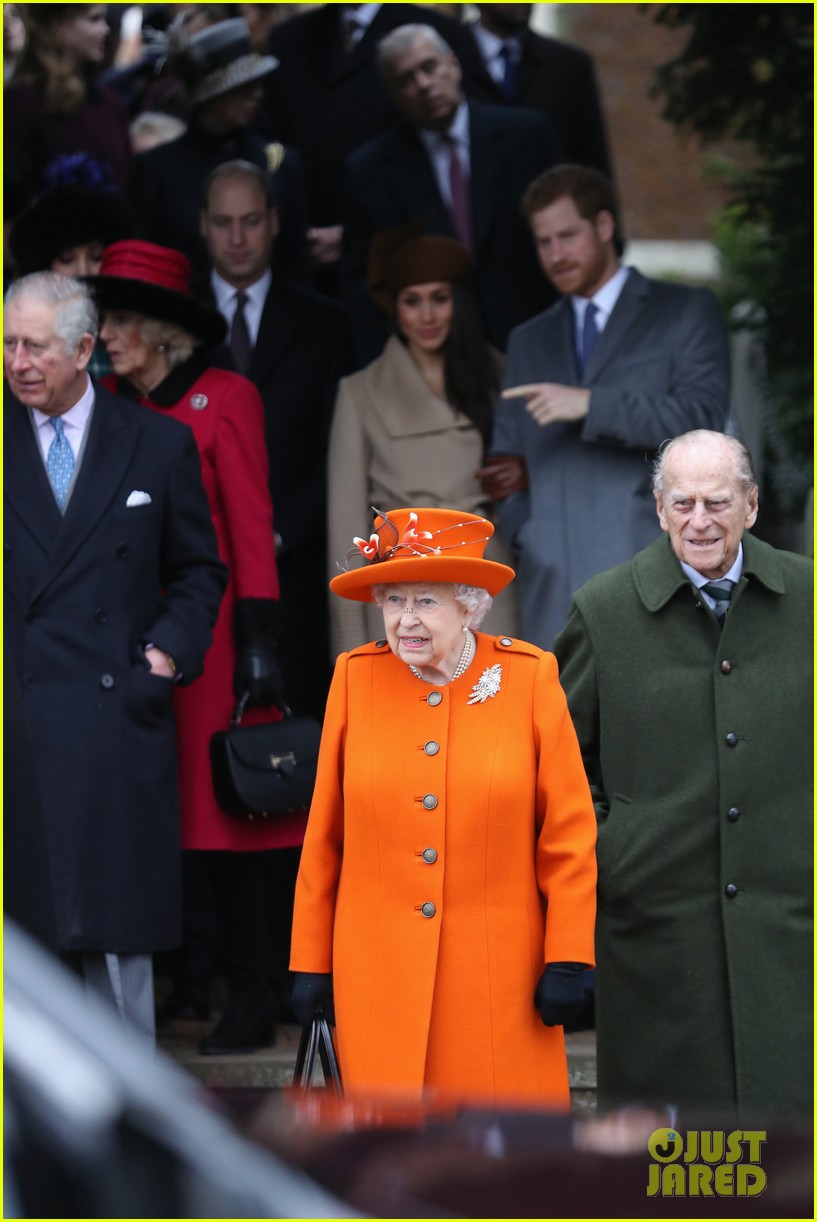 Meghan Markle Curtsies to Queen Elizabeth at Christmas Service Photo