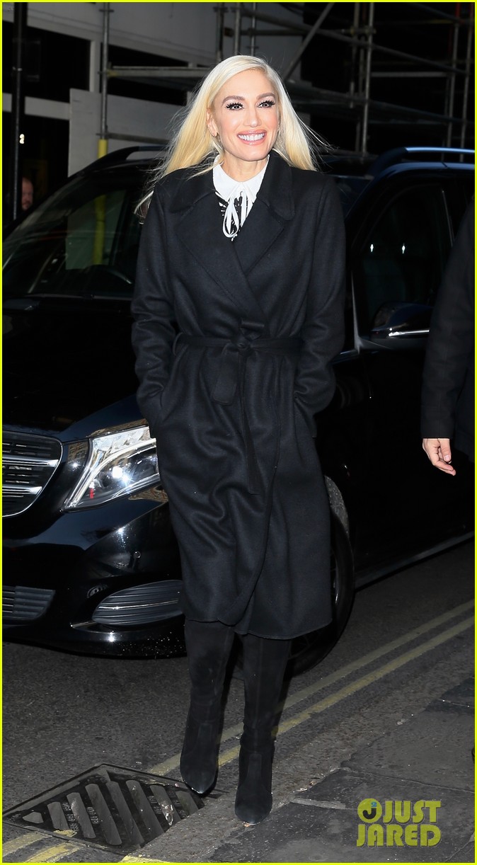 Gwen Stefani Shows Her Holiday Style While in London! Photo 3995609