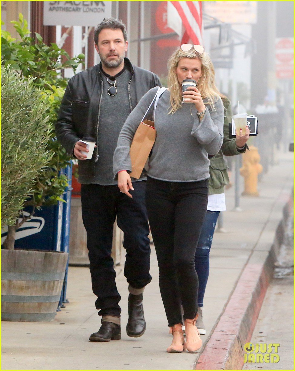 Ben Affleck & Lindsay Shookus Start Their Weekend with Shopping Photo