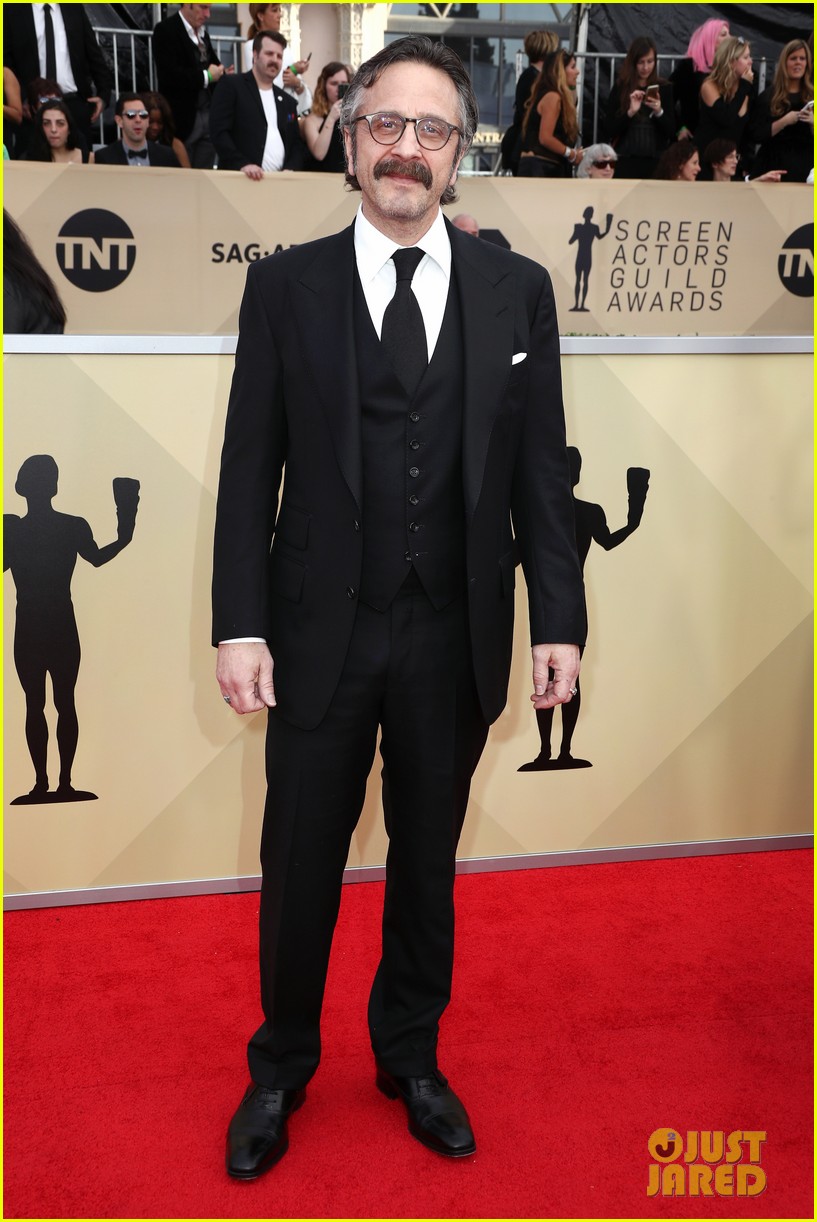 Photo: alison brie betty gilpin sag awards 2018 14 | Photo 4018307