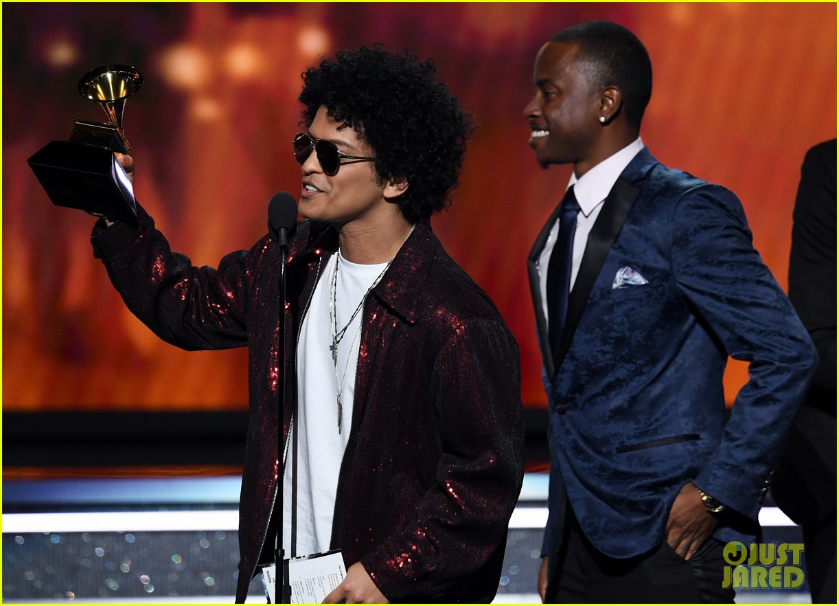 Grammys 2018 Song of the Year Goes to Bruno Mars! Photo 4023228