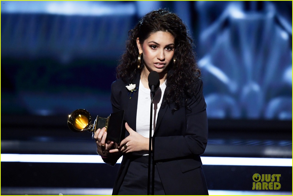 Alessia Cara Wins Best New Artist at Grammys 2018! Photo 4022923